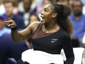 Serena Williams, enfadada con el árbitro Serena Williams, enfadada con el árbitro
