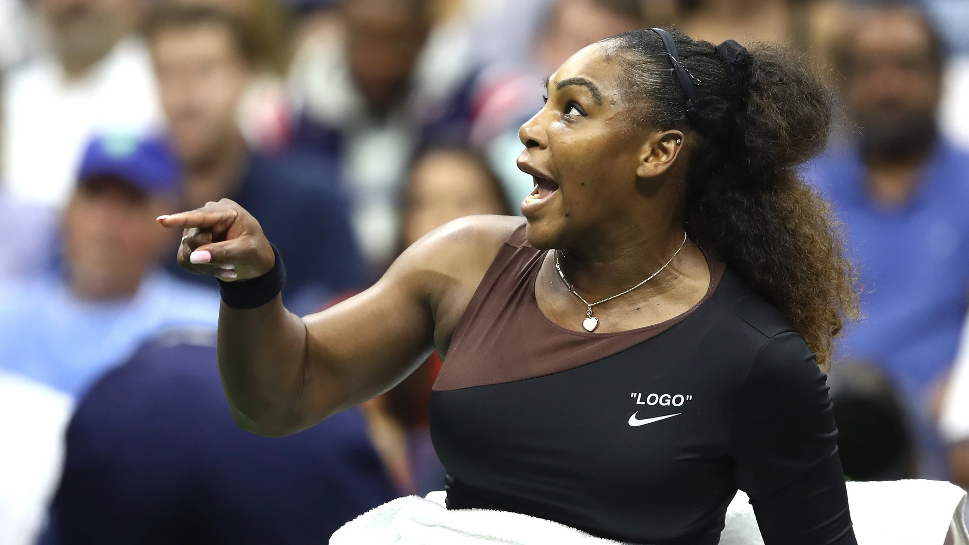 Serena Williams, enfadada con el árbitro Serena Williams, enfadada con el árbitro