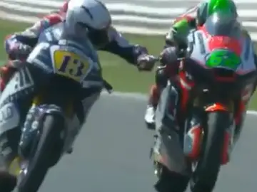 Fenati le toca el freno a Manzi Fenati le toca el freno a Manzi
