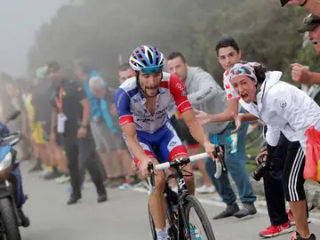 Thibaut Pinot esprinta en los Lagos de Covadonga Thibaut Pinot esprinta en los Lagos de Covadonga