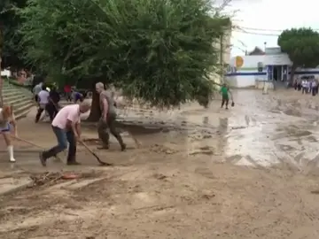 Los vecinos de Cebolla tratan de volver a la normalidad tras la riada Los vecinos de Cebolla tratan de volver a la normalidad tras la riada
