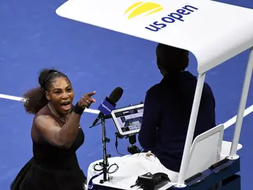 Serena Williams, enfadada con el árbitro en la final del US Open Serena Williams, enfadada con el árbitro en la final del US Open