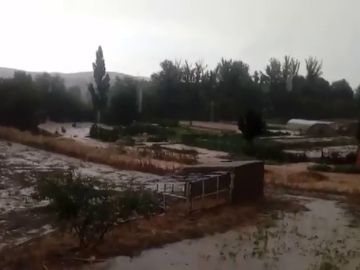Las intensas lluvias provocan el desbordamiento del río Jalón a su paso por Santa María de Huerta