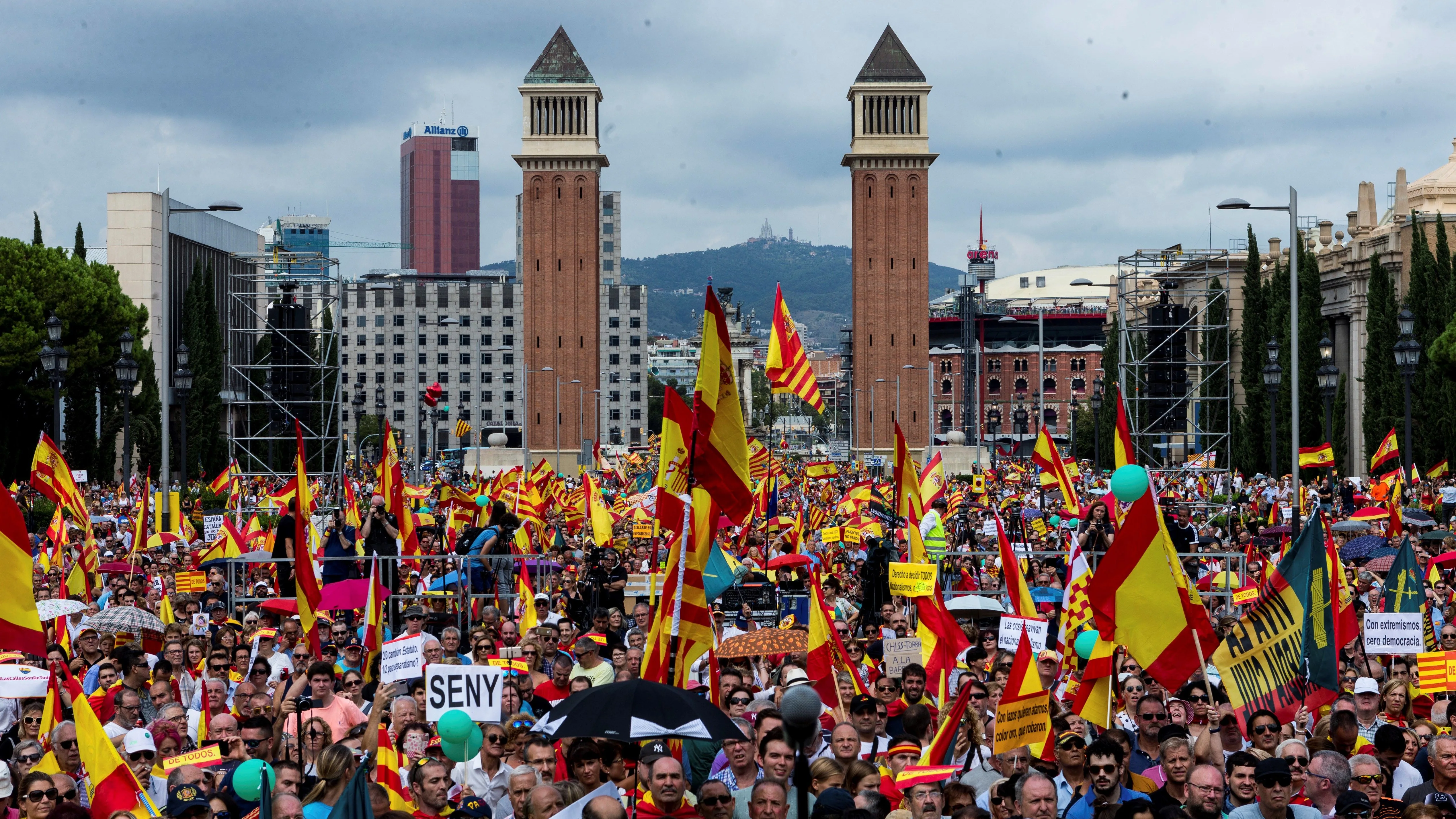 Manifestación por la unidad de España en Plaza de España en Barcelona