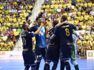 Los jugadores del Movistar Inter celebran la victoria Los jugadores del Movistar Inter celebran la victoria