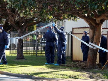 La policía australiana ha hallado "al menos cinco cadáveres", que podrían de ser de una mujer y varios niños La policía australiana ha hallado "al menos cinco cadáveres", que podrían de ser de una mujer y varios niños