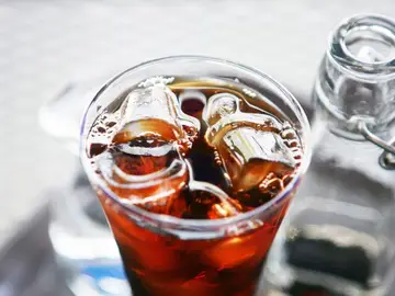 Las bebidas light pueden no ser tan buenas para la línea. Las bebidas light pueden no ser tan buenas para la línea.