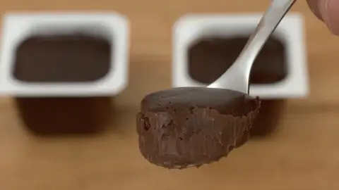 Así de cremosos quedan los petit suisse caseros. ¿A qué apetecen?