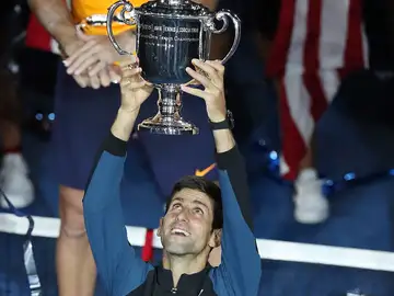 Novak djokovic celebra el título del US Open Novak djokovic celebra el título del US Open