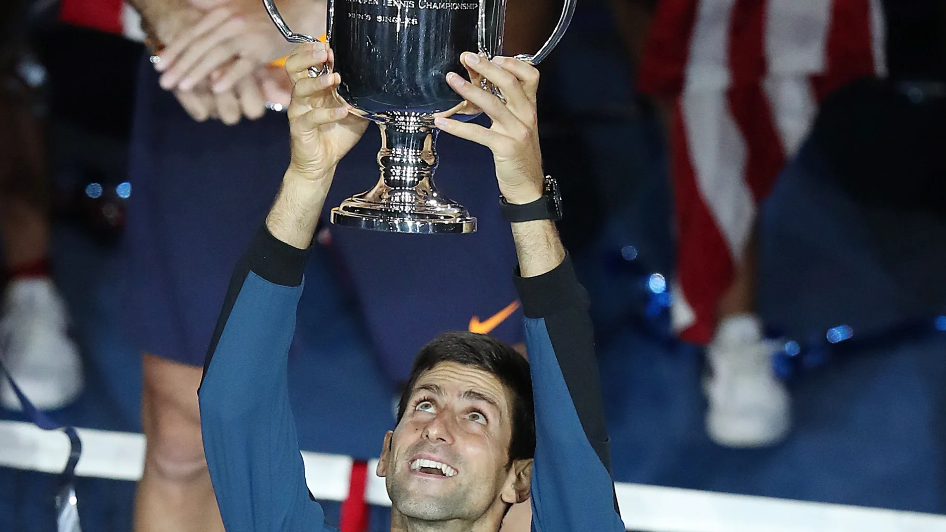 Novak djokovic celebra el título del US Open Novak djokovic celebra el título del US Open