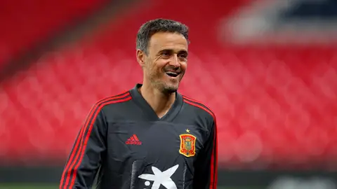 Luis Enrique, sonriente en un entrenamiento con la Selección Luis Enrique, sonriente en un entrenamiento con la Selección