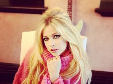 Avril Lavigne comparte su dura batalla con sus seguidores Avril Lavigne comparte su dura batalla con sus seguidores