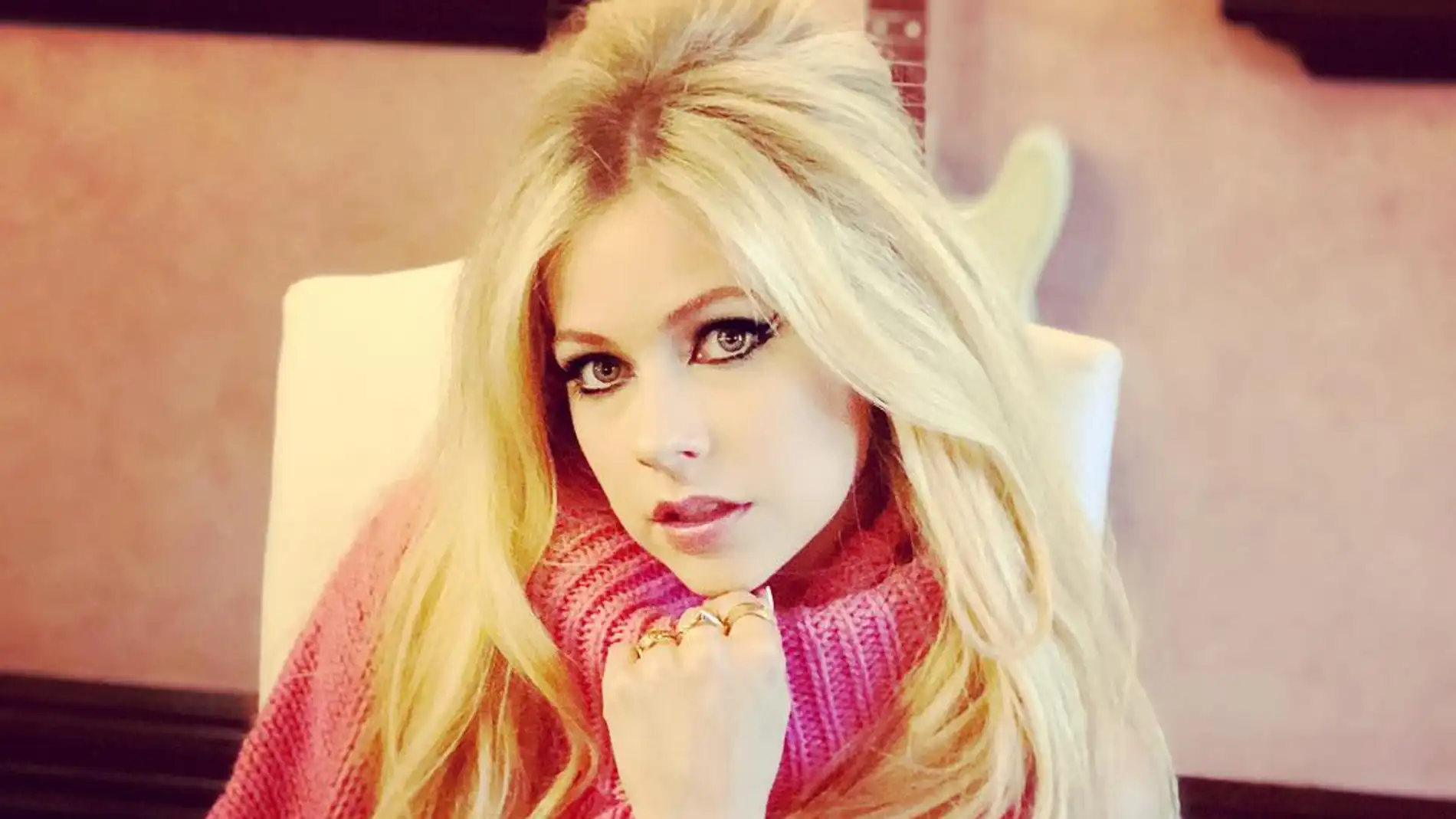 Avril Lavigne comparte su dura batalla con sus seguidores