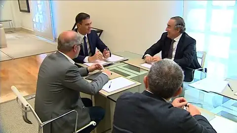 El Gobierno reúne a empresarios y sindicatos para impulsar la FP El Gobierno reúne a empresarios y sindicatos para impulsar la FP