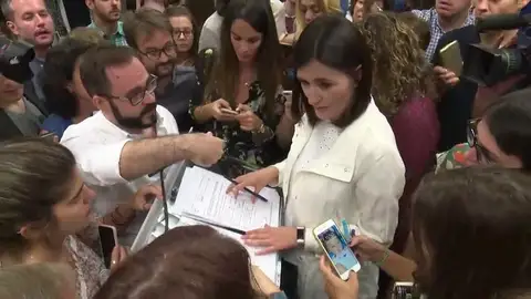 Cautela en el PP ante el máster de Montón mientras Ciudadanos y Podemos se muestran más críticos Cautela en el PP ante el máster de Montón mientras Ciudadanos y Podemos se muestran más críticos