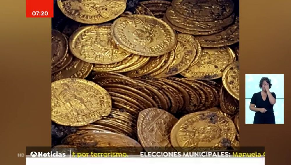 Descubren 300 monedas del siglo V en un teatro de la ciudad de Como (Italia)