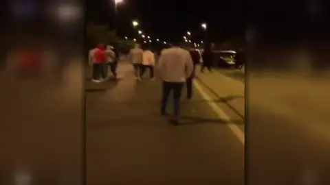 Dos agentes heridos al dispersar una pelea entre bandas latinas en la Carpa Joven de Arganda del Rey Dos agentes heridos al dispersar una pelea entre bandas latinas en la Carpa Joven de Arganda del Rey