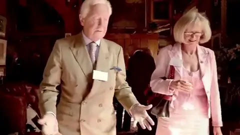 Un aristócrata británico ofrece un millón de euros al año a la mujer que le de un heredero Un aristócrata británico ofrece un millón de euros al año a la mujer que le de un heredero