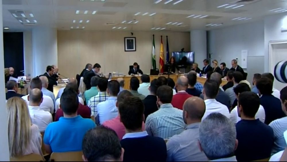 Comienza el juicio contra 37 agentes de la Policía Local de Sevilla por la supuesta filtración de los exámenes de las oposiciones