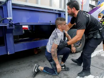 Uno de los inmigrantes hallados en una atracción Uno de los inmigrantes hallados en una atracción