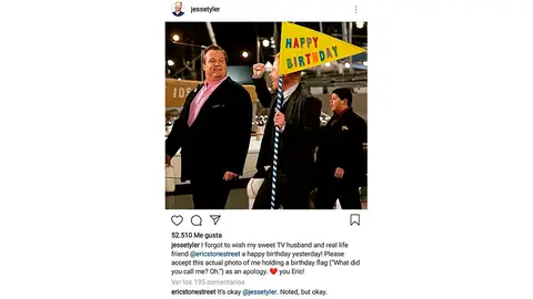 Jesse Tyler felicita a Eric Stonestreet por su cumpleños 'Modern Family'