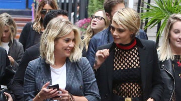 Cara Delevigne y Ashley Benson Cara Delevigne y Ashley Benson
