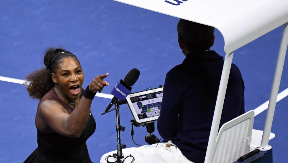 Serena Williams increpa al juez de silla Carlos Ramos