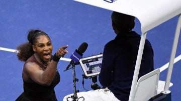 Serena Williams increpa al juez de silla Carlos Ramos