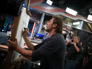 Descubre el retrato robot realizado por Javier Bardem y Eduard Fernández de una persona del público de 'El Hormiguero 3.0' Descubre el retrato robot realizado por Javier Bardem y Eduard Fernández de una persona del público de 'El Hormiguero 3.0'