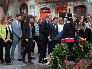 Torra encabeza la ofrenda floral en la Diada Torra encabeza la ofrenda floral en la Diada