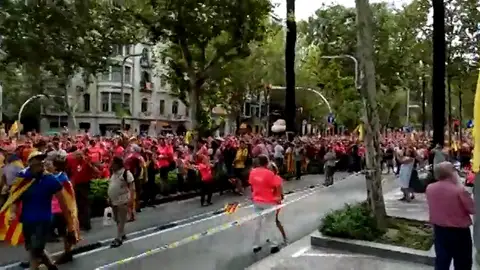 Los minutos de silencio programados por la ANC, interrumpidos por el himno de España en la manifestación por la Diada Los minutos de silencio programados por la ANC, interrumpidos por el himno de España en la manifestación por la Diada