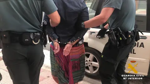 Imagen del momento de la detención de la trabajadora de la tercera edad Imagen del momento de la detención de la trabajadora de la tercera edad