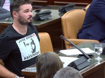 Tenso rifirrafe entre Gabriel Rufián y José María Aznar: "¿Tiene usted vergüenza?