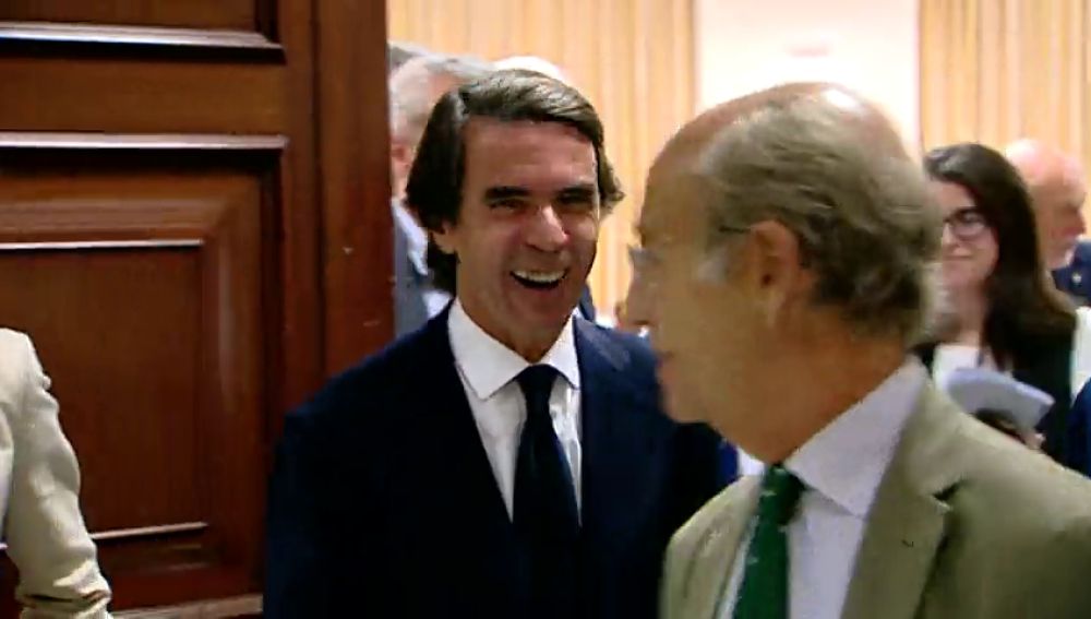 Aznar, tras haber declarado durante más de cuatro horas: "Me lo he pasado muy bien"