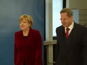 Merkel decide relevar al jefe del espionaje alemán tras sus polémicas declaraciones sobre los ultras Merkel decide relevar al jefe del espionaje alemán tras sus polémicas declaraciones sobre los ultras