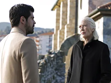 Begoña le confiesa la verdad a Jon: "Tu padre se suicidó" Begoña le confiesa la verdad a Jon: "Tu padre se suicidó"