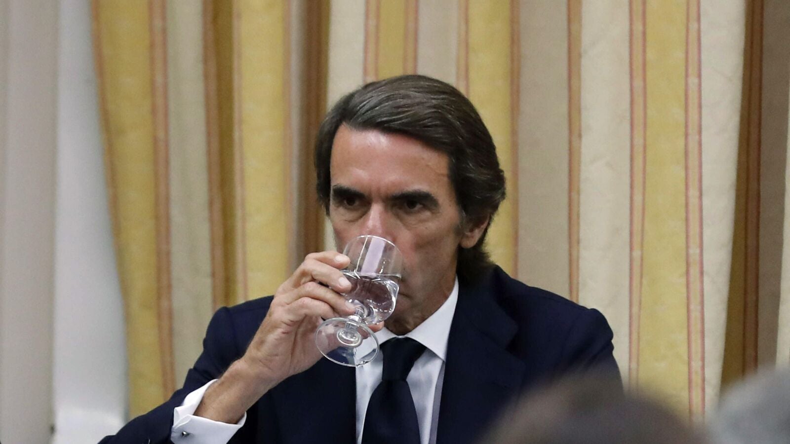 Aznar, a la pregunta de Bildu sobre si vio sobres: 
