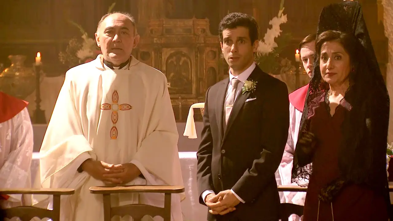 Ignacio, embobado al ver a María vestida de novia