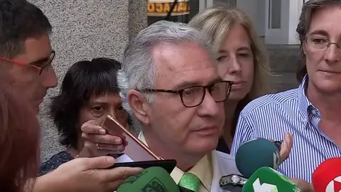 Carmena tenía un traumatismo craneal leve con herida frontal izquirda que requirió sutura Carmena tenía un traumatismo craneal leve con herida frontal izquirda que requirió sutura