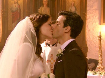 María e Ignacio sellan con un beso su nueva vida de casados
