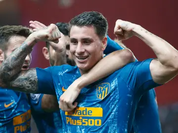 Giménez celebra su gol en el Louis II de Mónaco Giménez celebra su gol en el Louis II de Mónaco