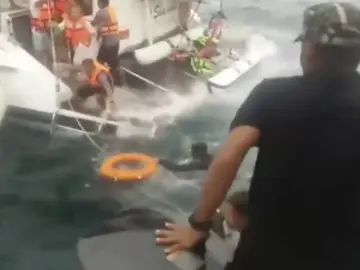 Rescatan en la costa de Tailandia a 14 turistas españoles Rescatan en la costa de Tailandia a 14 turistas españoles