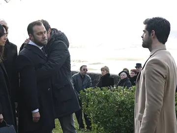 El tenso reencuentro de la familia Arístegui en el entierro de Salvador El tenso reencuentro de la familia Arístegui en el entierro de Salvador