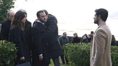 El tenso reencuentro de la familia Arístegui en el entierro de Salvador