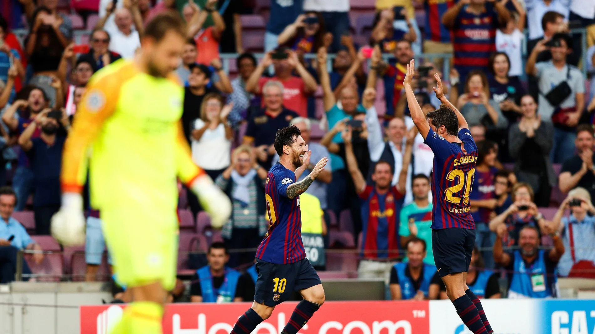 Leo Messi celebra un gol ante el PSV Leo Messi celebra un gol ante el PSV