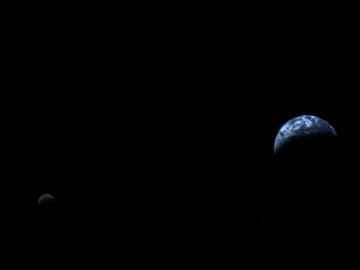 Primera imagen de la Tierra y la Luna juntas (18 de septiembre de 1977) Primera imagen de la Tierra y la Luna juntas (18 de septiembre de 1977)