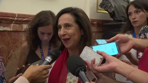 Margarita Robles se siente respaldada por Pedro Sánchez: "Estamos trabajando por la paz en el mundo" Margarita Robles se siente respaldada por Pedro Sánchez: "Estamos trabajando por la paz en el mundo"