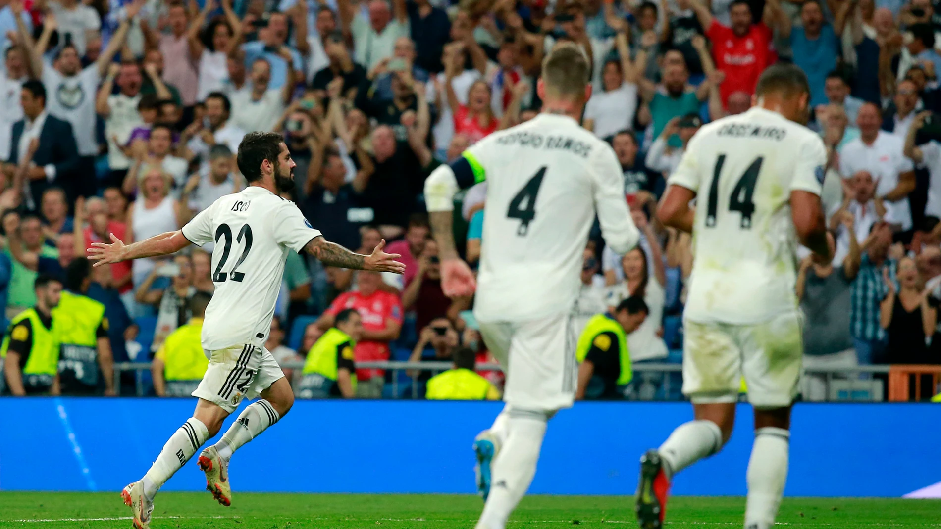 Isco celebra su gol de falta ante la Roma Isco celebra su gol de falta ante la Roma