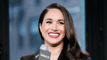 Meghan Markle con los labios rojos