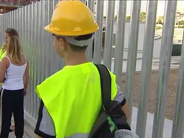 Comienzan el colegio en barracones Comienzan el colegio en barracones